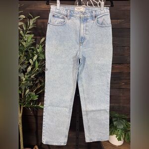 Abercrombie & Fitch 90’s Straight Ultra High-Rise